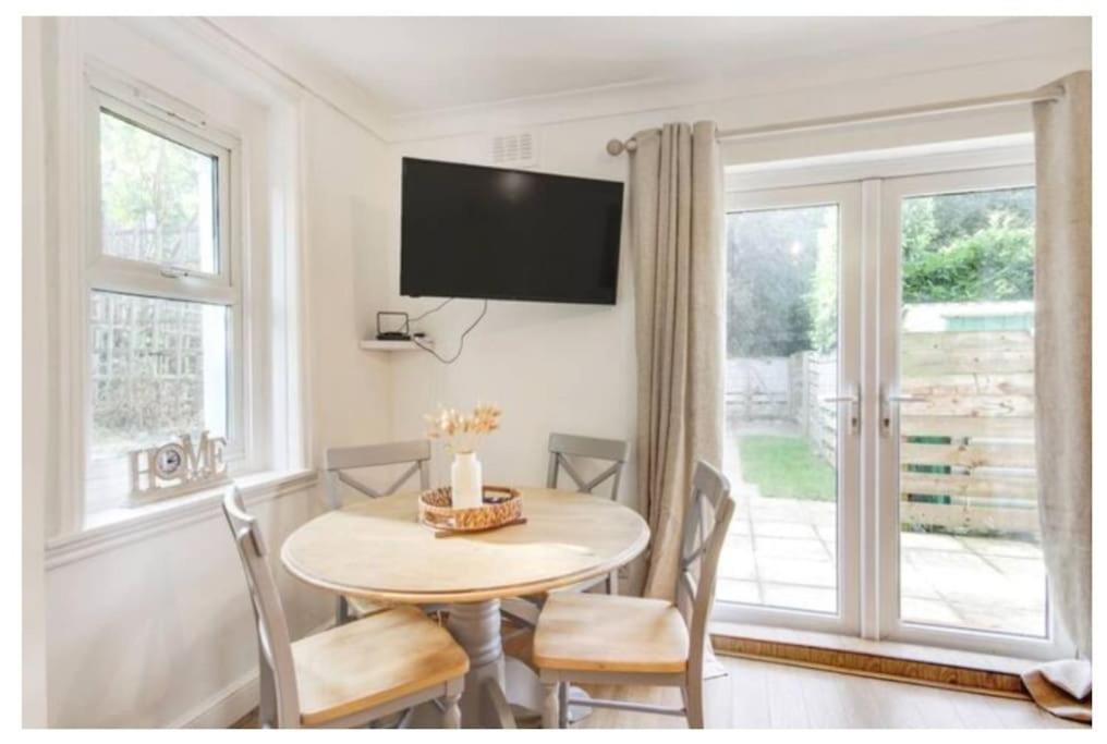 Central 2 Bedroom Garden Flat With Free Parking รอยัลทันบริดจ์เวลส์ ภายนอก รูปภาพ